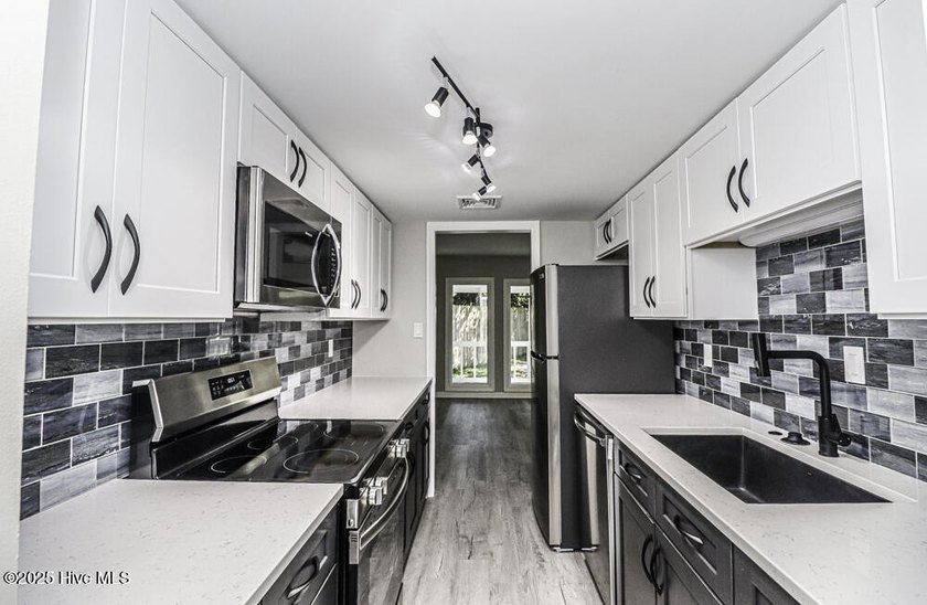 Welcome to this beautifully remodeled 2-bedroom, 2.5-bathroom - photo 16
