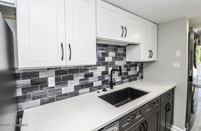 Welcome to this beautifully remodeled 2-bedroom, 2.5-bathroom - photo 19