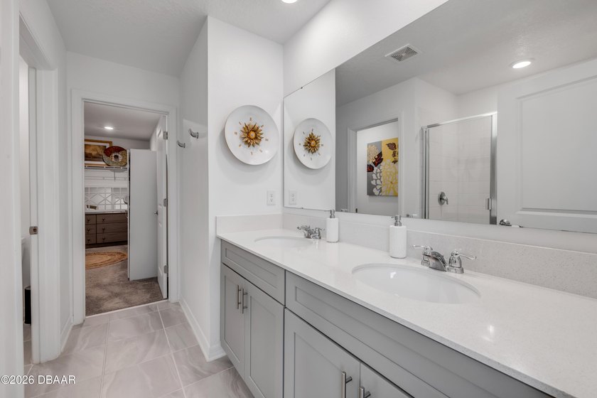 Welcome to this stunning 4-bedroom, 3-bathroom home offering 2 - photo 22