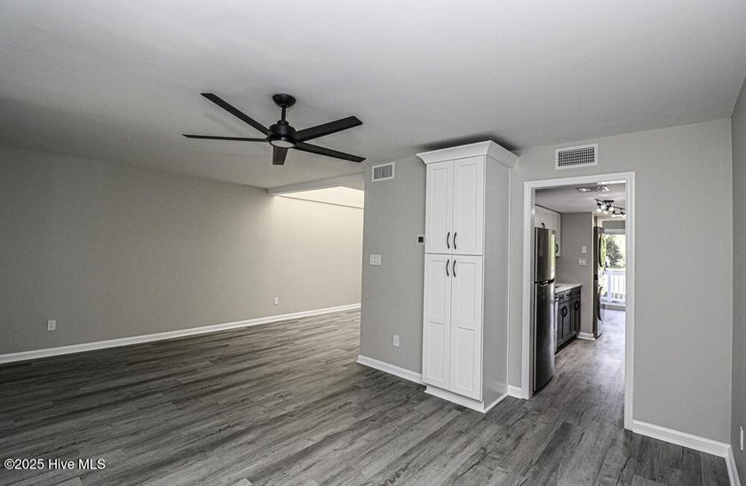 Welcome to this beautifully remodeled 2-bedroom, 2.5-bathroom - photo 22