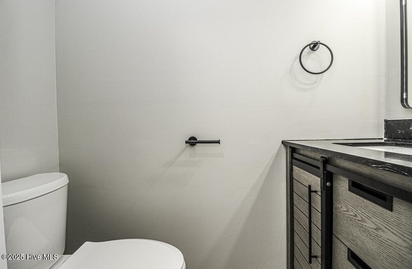 Welcome to this beautifully remodeled 2-bedroom, 2.5-bathroom - photo 26