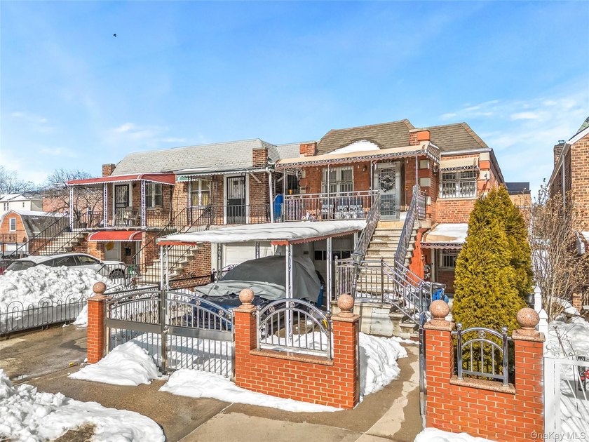 Investment opportunity in the Bronx! This legal 3-family home - photo 2
