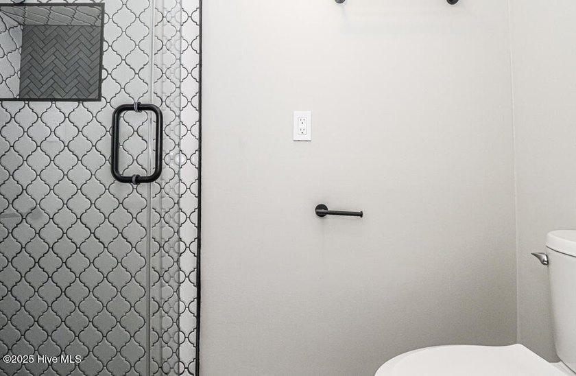Welcome to this beautifully remodeled 2-bedroom, 2.5-bathroom - photo 36