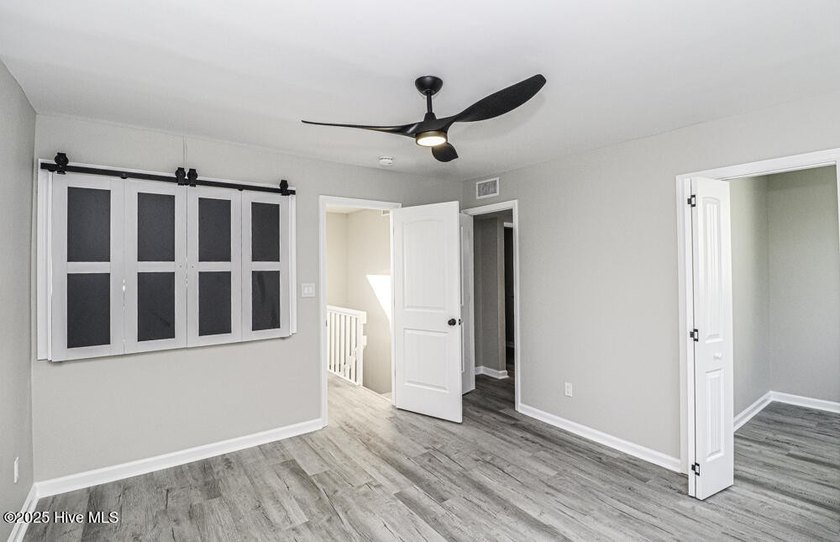 Welcome to this beautifully remodeled 2-bedroom, 2.5-bathroom - photo 38
