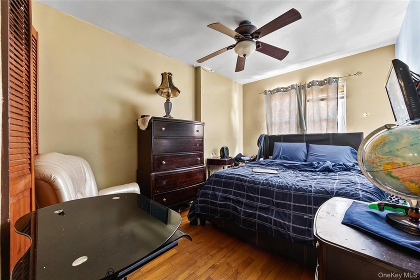 Investment opportunity in the Bronx! This legal 3-family home - photo 9