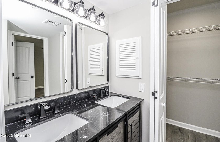 Welcome to this beautifully remodeled 2-bedroom, 2.5-bathroom - photo 44