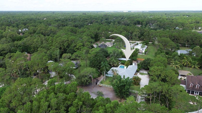 Experience the best of both worlds with this beautifully - photo 44