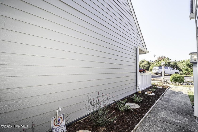 Welcome to this beautifully remodeled 2-bedroom, 2.5-bathroom - photo 46