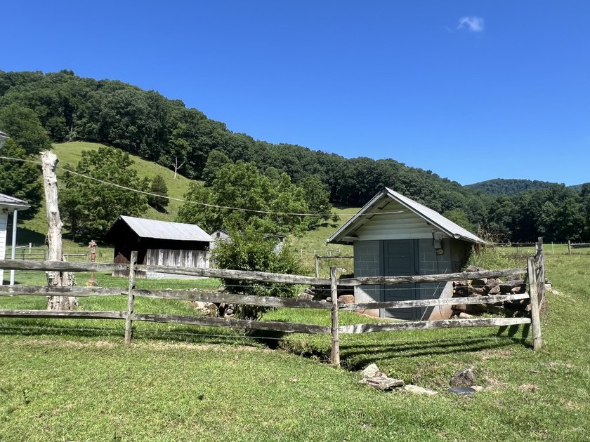 Welcome to the country! This beautiful well-maintained farm has - photo 14