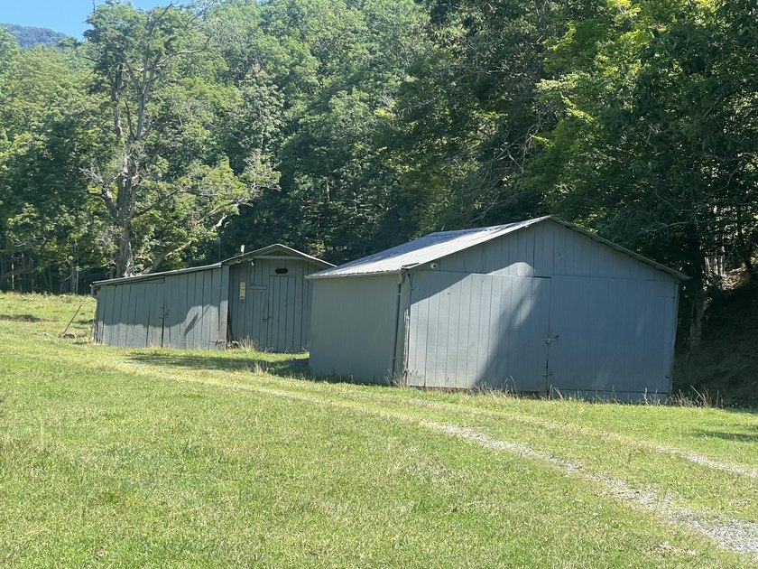 Welcome to the country! This beautiful well-maintained farm has - photo 18