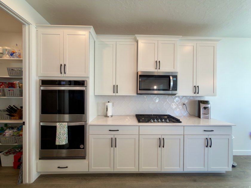 Absolutely stunning home!! Like-new 3 year old D.R. Horton home - photo 6