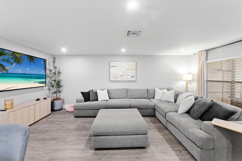 Beautifully renovated 2-bedroom, 2-bath end unit offering - photo 2