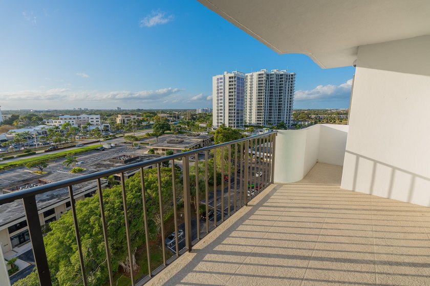 Beautifully remodeled 2-bedroom, 2-bath residence located in the - photo 35