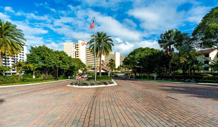 Beautifully remodeled 2-bedroom, 2-bath residence located in the - photo 39