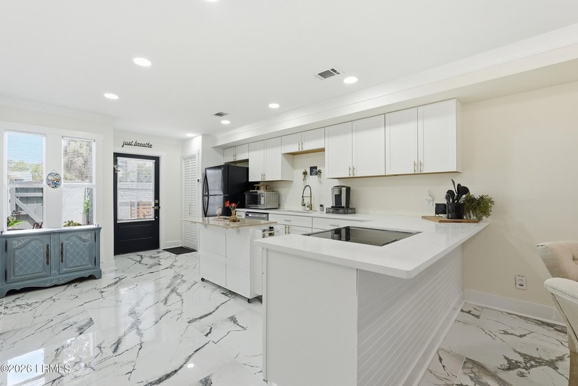 Experience the best of Lowcountry waterfront living at Mariners - photo 11