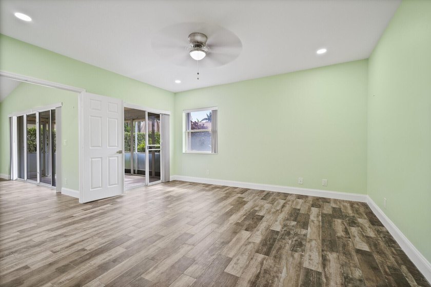 Discover this beautifully renovated 3-bedroom, 2-bath residence - photo 25