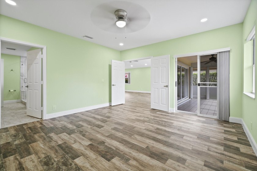 Discover this beautifully renovated 3-bedroom, 2-bath residence - photo 26
