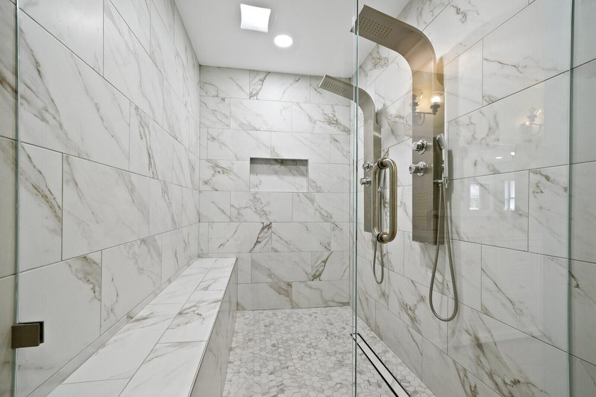 Discover this beautifully renovated 3-bedroom, 2-bath residence - photo 28