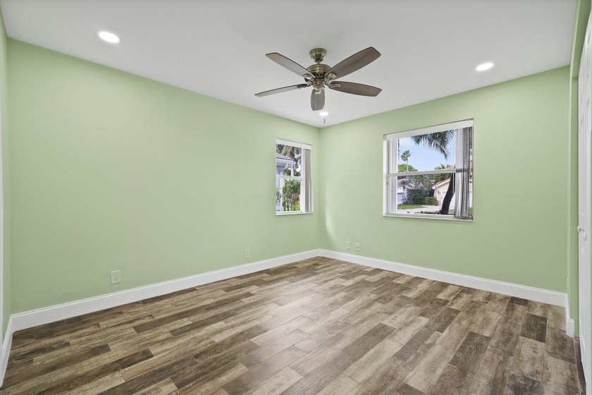 Discover this beautifully renovated 3-bedroom, 2-bath residence - photo 31
