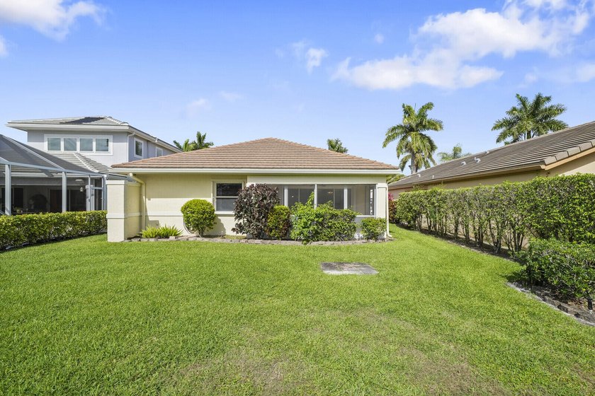 Discover this beautifully renovated 3-bedroom, 2-bath residence - photo 35