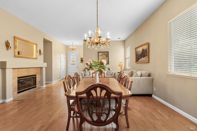 Move-in ready and ideally located, this beautifully maintained - photo 11