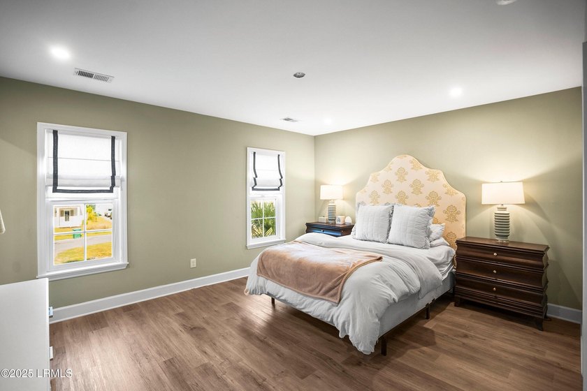 Built in 2021 by renowned local builder Allen Patterson, this - photo 23
