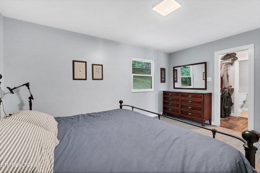 Welcome to lakefront living at its finest! This beautifully - photo 24