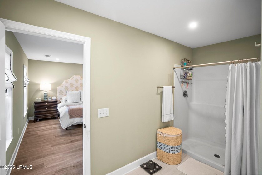 Built in 2021 by renowned local builder Allen Patterson, this - photo 26