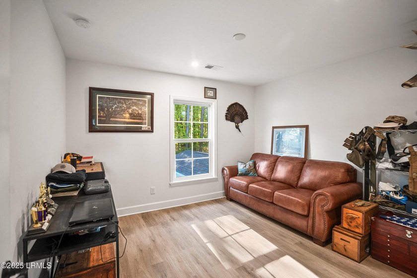 Built in 2021 by renowned local builder Allen Patterson, this - photo 27
