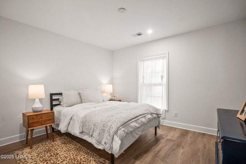 Built in 2021 by renowned local builder Allen Patterson, this - photo 31