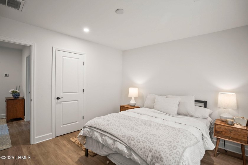 Built in 2021 by renowned local builder Allen Patterson, this - photo 32