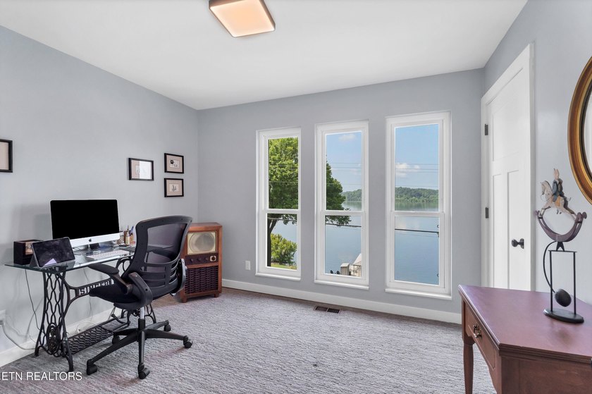 Welcome to lakefront living at its finest! This beautifully - photo 33