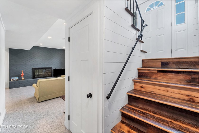 Welcome to lakefront living at its finest! This beautifully - photo 36