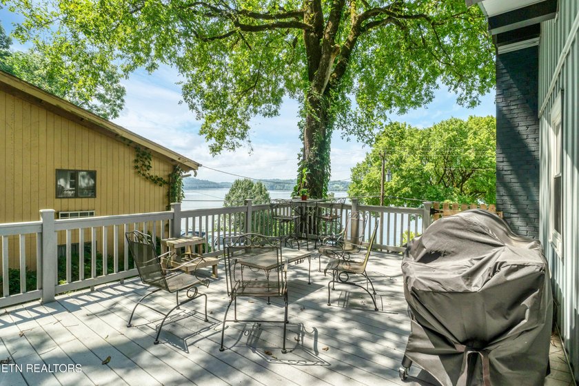 Welcome to lakefront living at its finest! This beautifully - photo 49