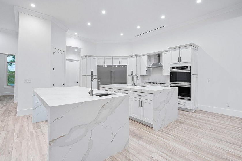Back on market and priced below recent appriasal, this newly - photo 3