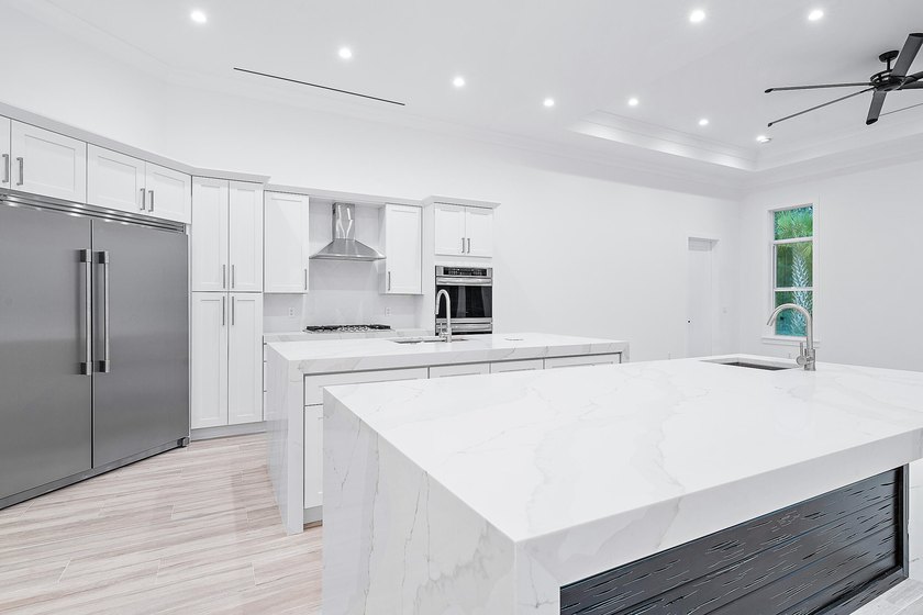 Back on market and priced below recent appriasal, this newly - photo 4