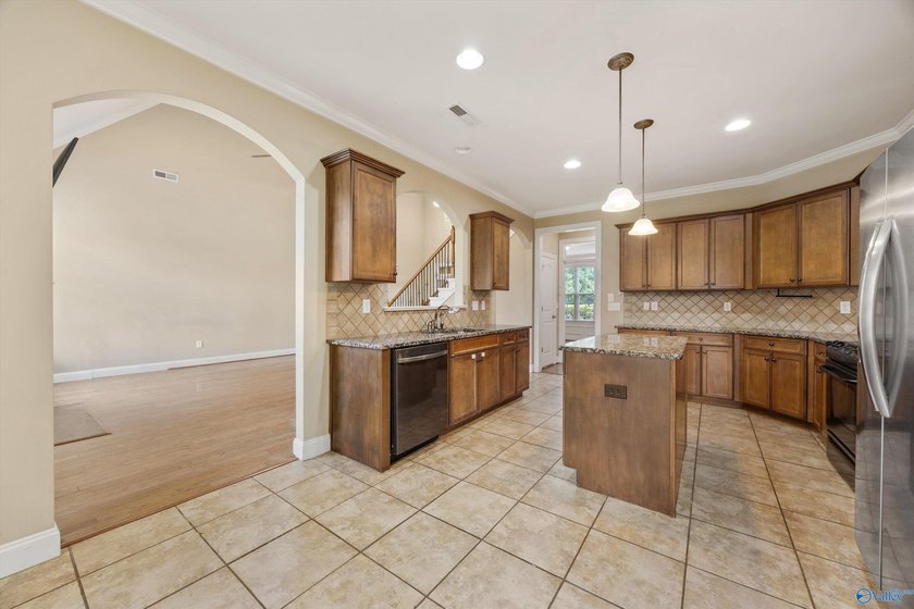 Located in the beautiful Lake Forest subdivision, this home - photo 15