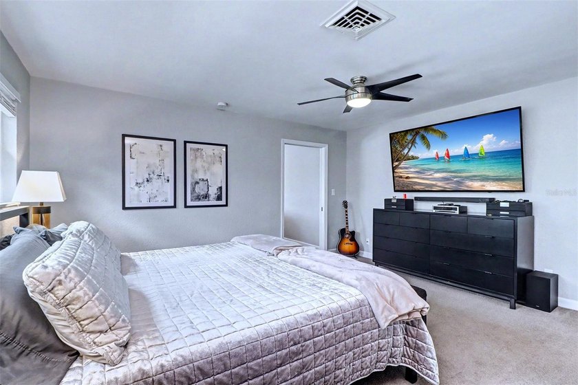 Welcome to this beautifully updated 3-bedroom, 2-bathroom pool - photo 22