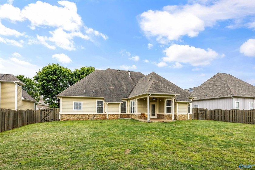 Located in the beautiful Lake Forest subdivision, this home - photo 38