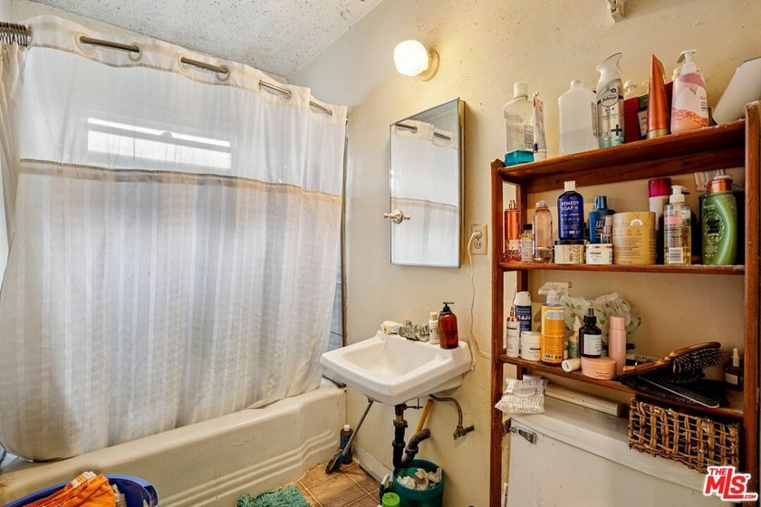 Property can now be delivered with one unit vacant at close of - photo 10