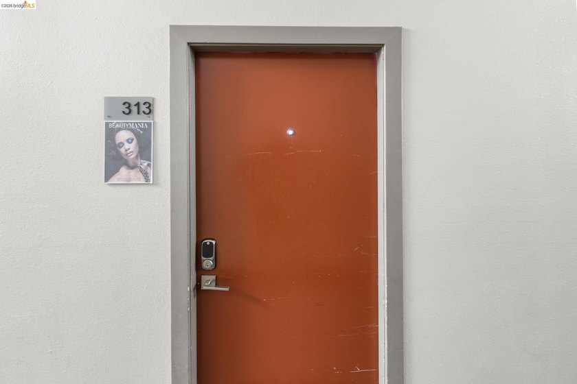 Live, work, and create in this light-filled loft at Emeryville's - photo 23
