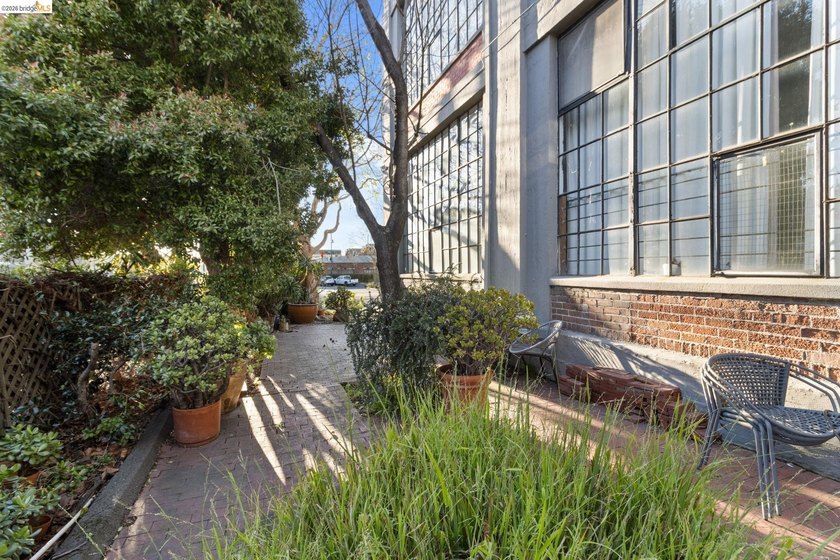 Live, work, and create in this light-filled loft at Emeryville's - photo 26