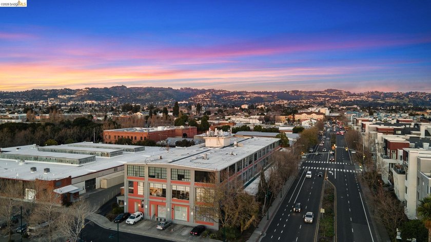 Live, work, and create in this light-filled loft at Emeryville's - photo 30