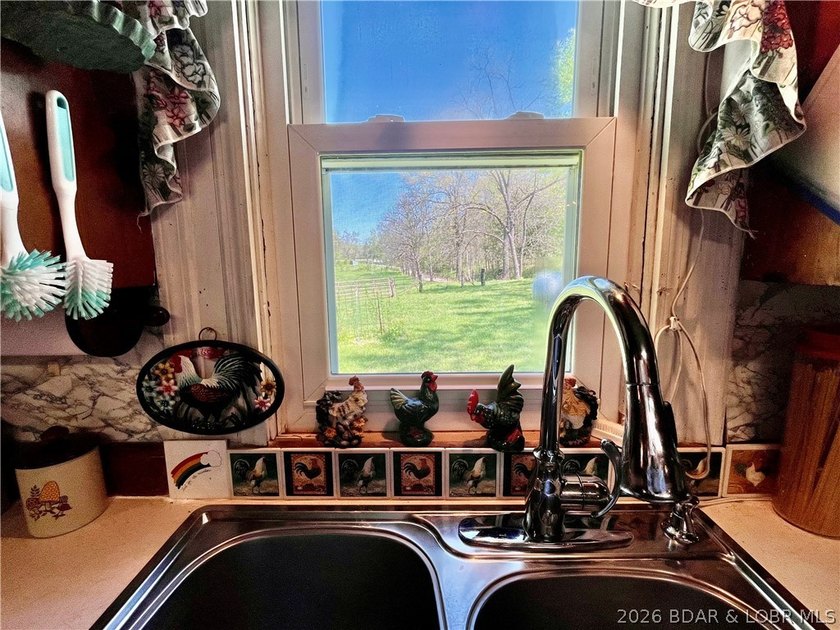 Live the best of both worlds-peaceful country living just - photo 11