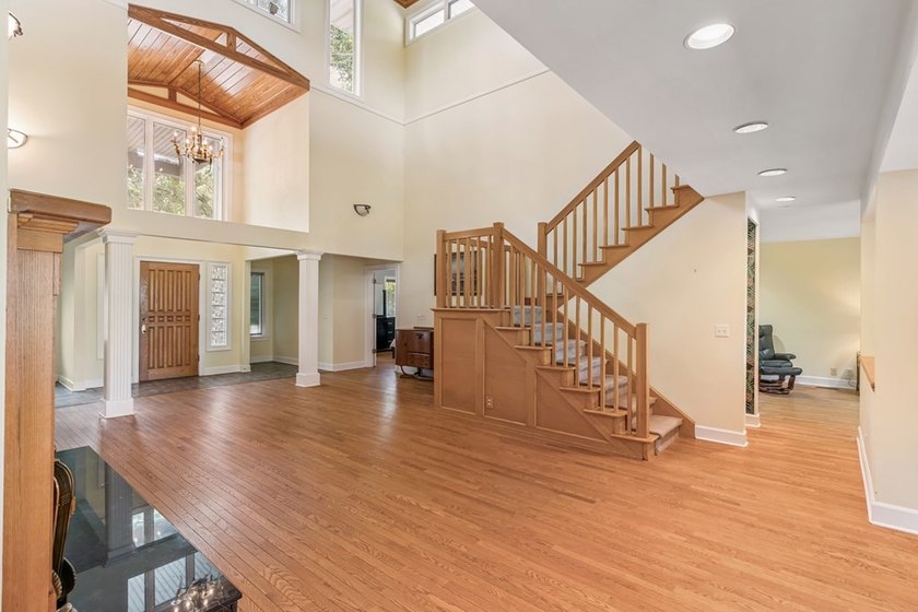 Character and coastal charm come together in this beautiful 3 - photo 11