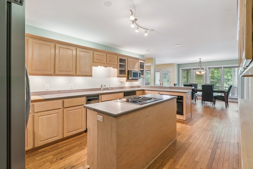 Character and coastal charm come together in this beautiful 3 - photo 21
