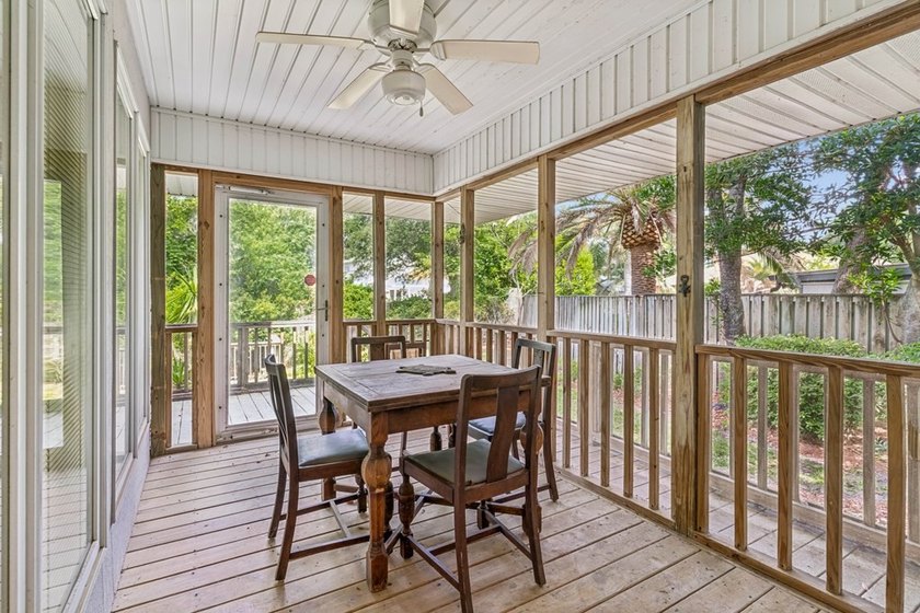 Character and coastal charm come together in this beautiful 3 - photo 24