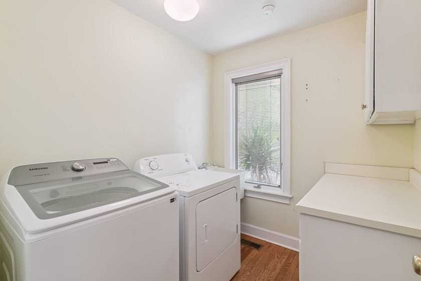 Character and coastal charm come together in this beautiful 3 - photo 25
