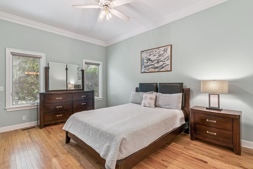 Character and coastal charm come together in this beautiful 3 - photo 27