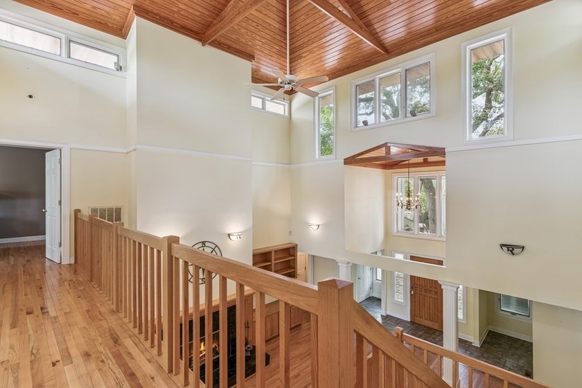 Character and coastal charm come together in this beautiful 3 - photo 31
